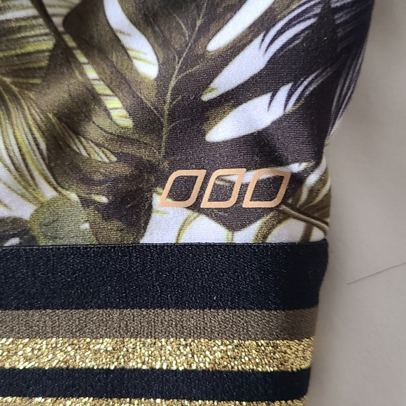 LIKE NEW! Lorna Jane “Vintage Palm” Yoga Sports Bra! - Picture 6 of 9